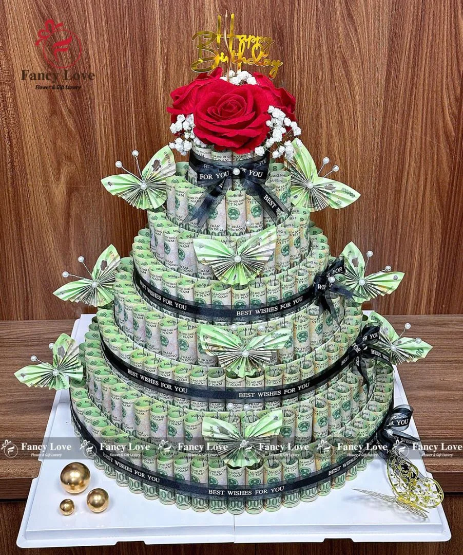 Bánh sinh nhật 300 tờ tiền 100k