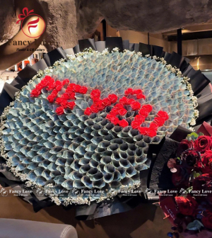 Bó hoa tiền 200 triệu chữ MẸ YÊU