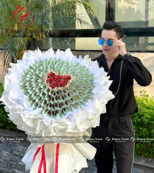 Bó hoa tiền 50 triệu công chúa