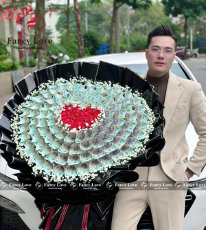 Bó hoa tiền 50 triệu hình trái tim