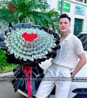 Bó hoa tiền 50 triệu trái tim hoa hồng