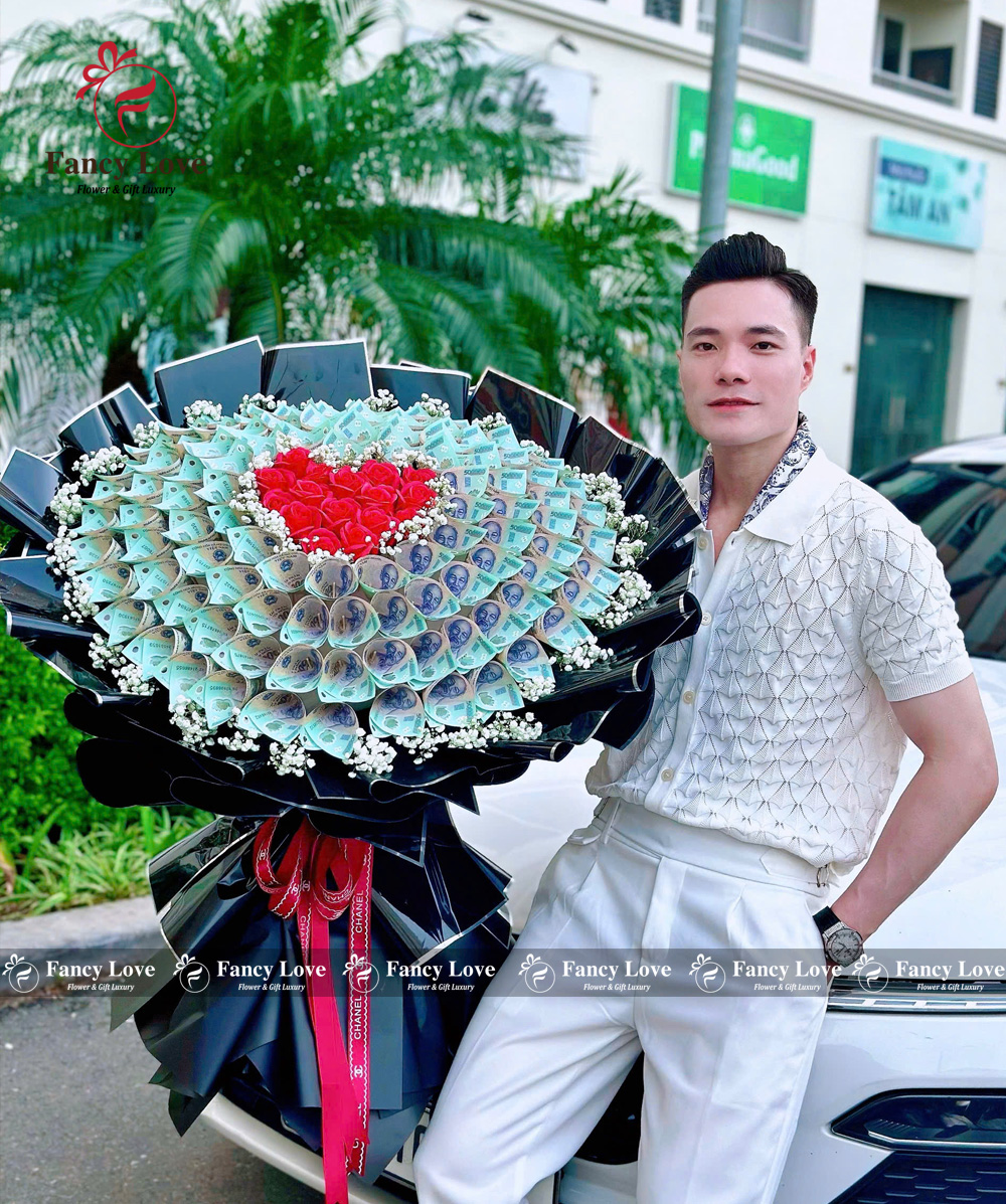 Bó hoa tiền 50 triệu trái tim hoa hồng