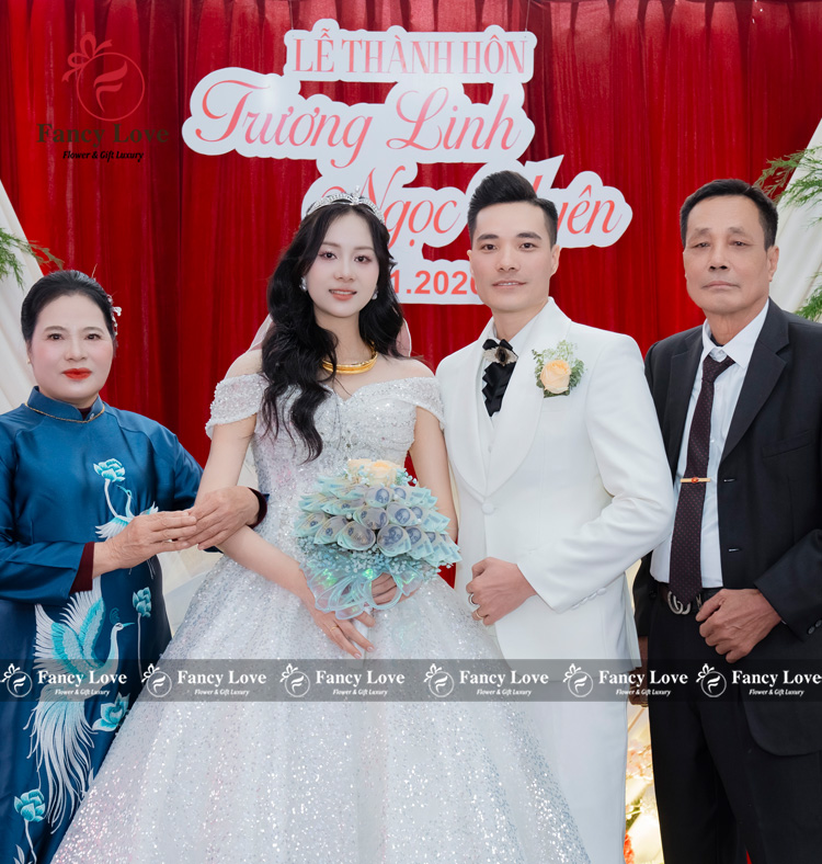 bó hoa cưới cầm tay bằng tiền 500k