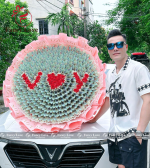 Bó hoa 100 triệu tiền 500k xếp chữ bằng hoa hồng