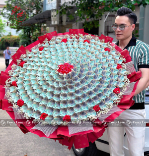 Bó hoa tiền 100 triệu tình yêu không nói bằng lời