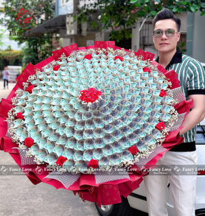 Bó hoa tiền 100 triệu tình yêu không nói bằng lời