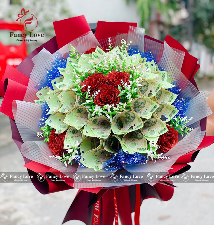 Bó hoa tiền 100k món quà đầu tiên