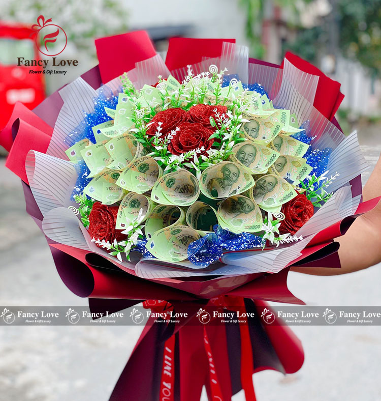 Bó hoa tiền 100k món quà đầu tiên