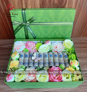 Hộp hoa tiền quà tặng 10 tờ 500k xanh Gucci