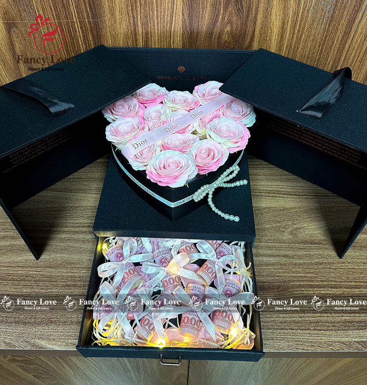 Hộp quà tặng tiền trái tim black pink sang chảnh