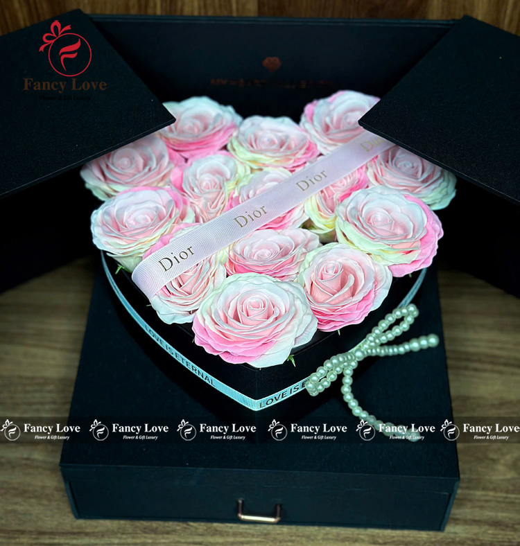 Hộp quà tặng tiền trái tim black pink sang chảnh