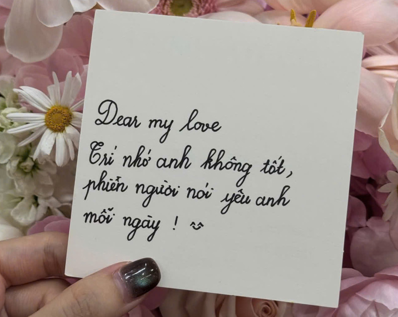 Dear my love, trời nhớ anh không tốt, phiền người nói yêu anh mỗi ngày.