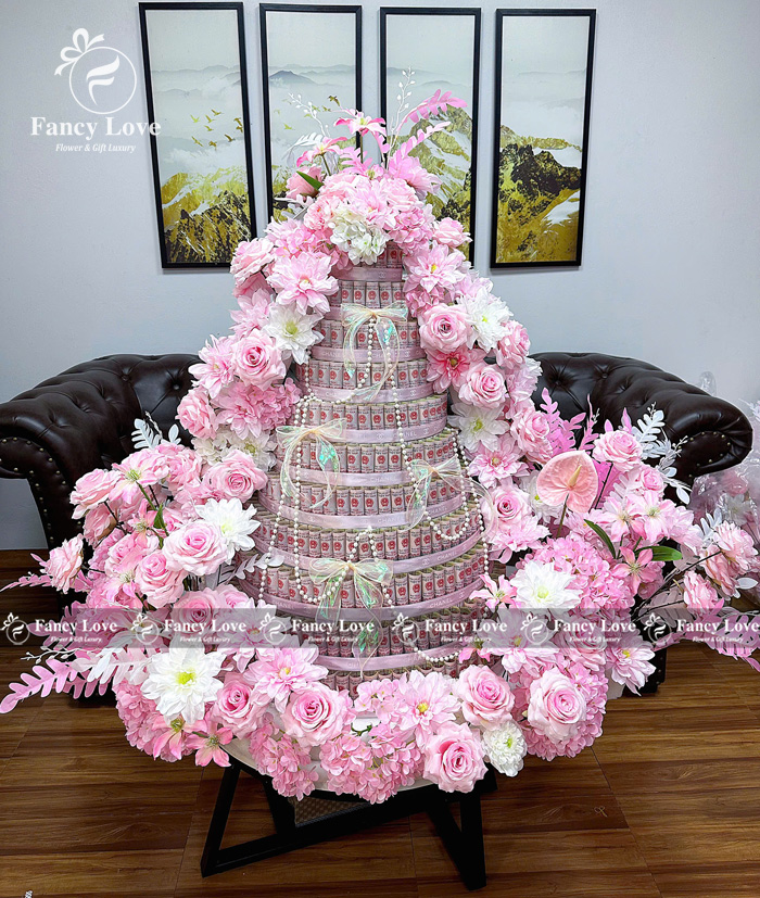 Bánh sinh nhật bằng tiền 200k 100 Triệu hồng baby